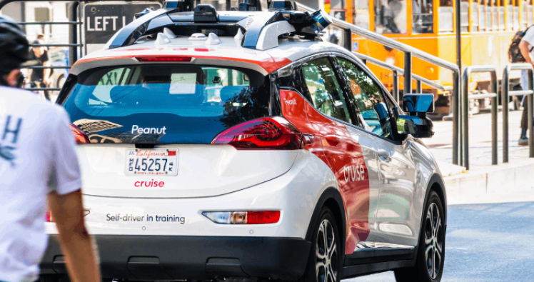 San Francisco : Un taxi autonome bloqué dans du béton encore humide