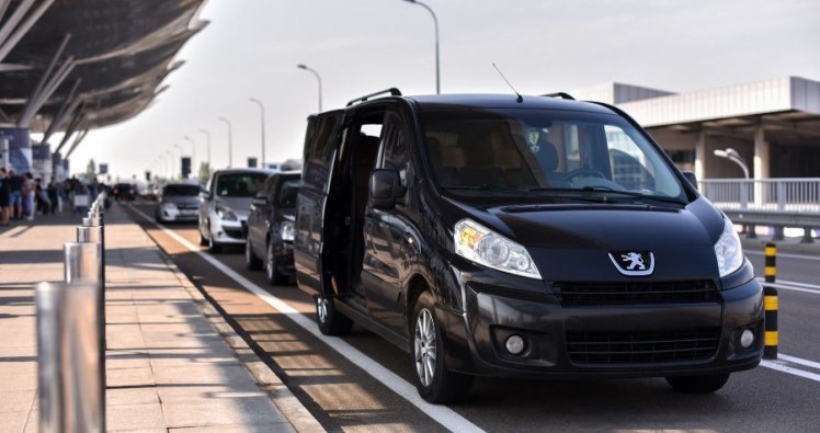 Taxi dans le noir à l’aéroport de Nice : Ils se plaignent du manque de lumière